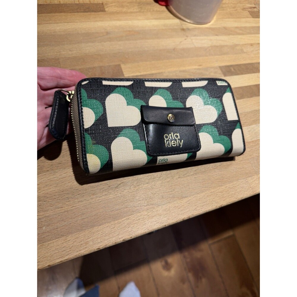 Orla Kiely Love Heart Big Zip Wallet Cream And Green Very Clean